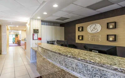 Photo 4 - Comfort Suites Palm Desert I-10