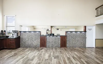 Photo 2 - Super 8 by Wyndham Elk City
