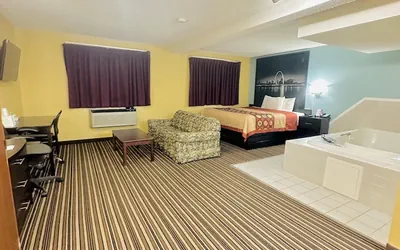 Photo 4 - Super 8 by Wyndham Warrenton
