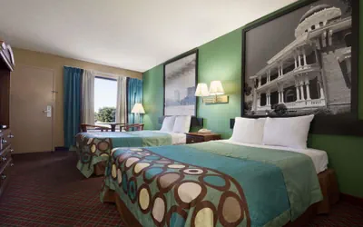 Photo 4 - Super 8 by Wyndham Hattiesburg North/University Area