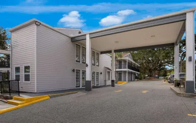 Photo 2 - Quality Inn Ocean Springs - Biloxi East