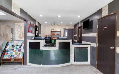 Photo 4 - SureStay Plus Hotel by Best Western Kearney Liberty North