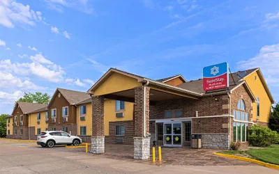 Photo 2 - SureStay Plus Hotel by Best Western Kearney Liberty North