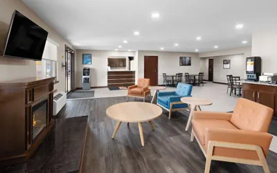 Photo 4 - Super 8 by Wyndham Fairmont