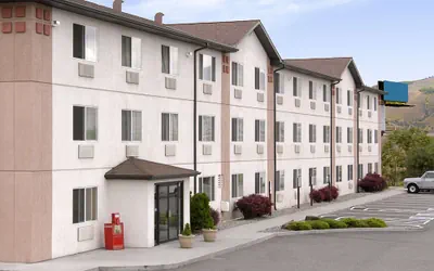 Photo 2 - Super 8 by Wyndham The Dalles OR