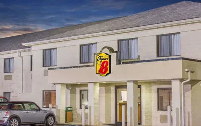 Photo 2 - Super 8 by Wyndham Bedford