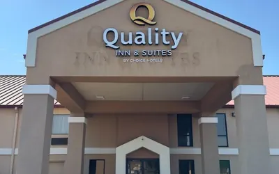 Photo 2 - Quality Inn & Suites Pine Bluff