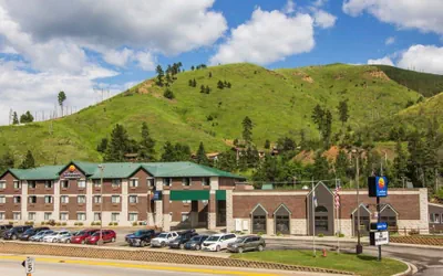 Photo 2 - Comfort Inn & Suites Deadwood