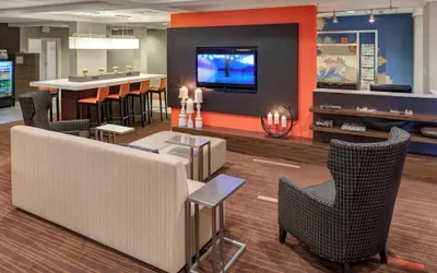 Photo 2 - Courtyard by Marriott Wichita East