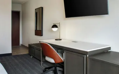 Photo 4 - Courtyard by Marriott Wichita East