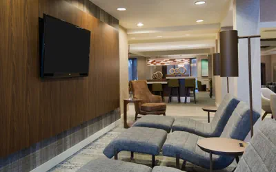 Photo 3 - Courtyard by Marriott Springfield Airport
