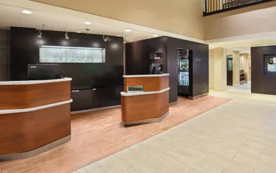 Photo 2 - Courtyard by Marriott Springfield Airport
