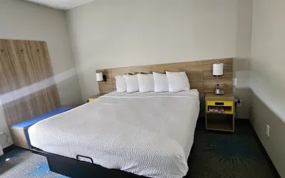 Photo 5 - Days Inn by Wyndham Jefferson City