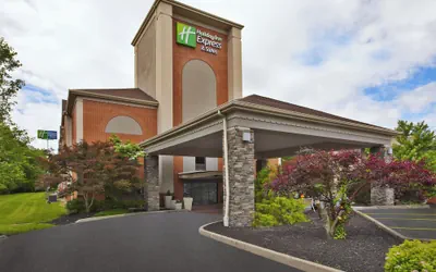 Photo 2 - Holiday Inn Express & Suites Milford by IHG