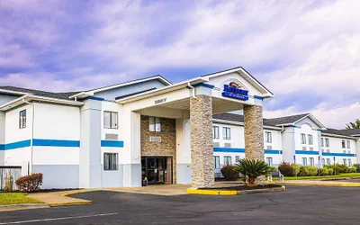 Photo 2 - Baymont by Wyndham Port Wentworth