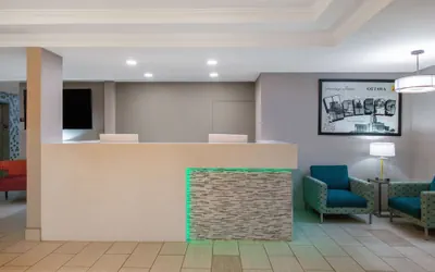 Photo 3 - Super 8 by Wyndham Ottawa