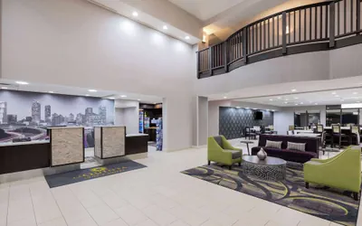 Photo 4 - La Quinta Inn & Suites by Wyndham Kennesaw