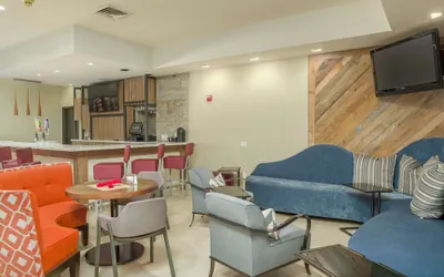 Photo 5 - Hilton Garden Inn Phoenix Airport