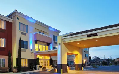 Photo 2 - Holiday Inn Express Hotel & Suites Berkeley by IHG
