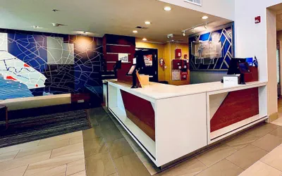 Photo 3 - Holiday Inn Express Hotel & Suites Berkeley by IHG
