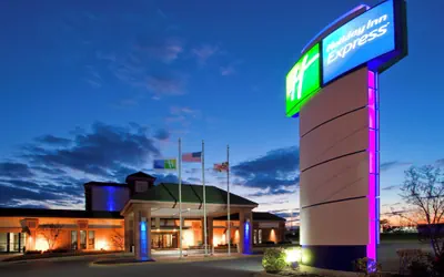Photo 2 - Holiday Inn Express Cambridge by IHG