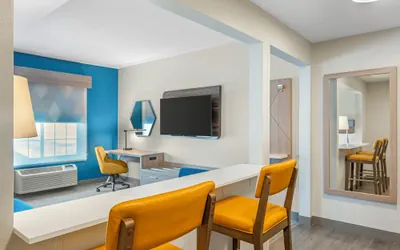 Photo 3 - HOLIDAY INN EXPRESS & SUITES INDIANAPOLIS - EAST by IHG