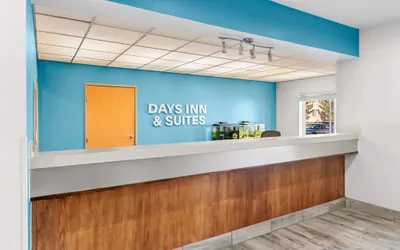 Photo 4 - Days Inn & Suites by Wyndham Castle Rock