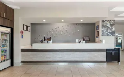 Photo 4 - Best Western Plus Des Moines West Inn & Suites