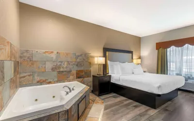 Photo 2 - Best Western Plus Des Moines West Inn & Suites