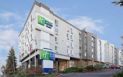 Photo 2 - Holiday Inn Express Hotel & Suites SeaTac by IHG