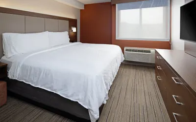 Photo 4 - Holiday Inn Express Hotel & Suites SeaTac by IHG