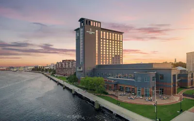Photo 2 - Renaissance Portsmouth-Norfolk Waterfront Hotel