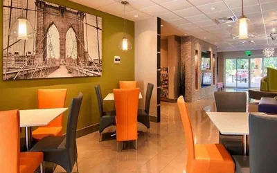 Photo 4 - Days Inn & Suites by Wyndham Bonita Springs North Naples