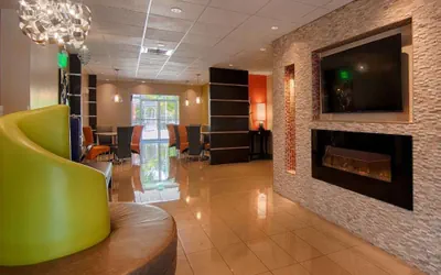 Photo 3 - Days Inn & Suites by Wyndham Bonita Springs North Naples