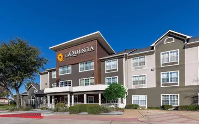 Photo 2 - La Quinta Inn & Suites by Wyndham Rockwall