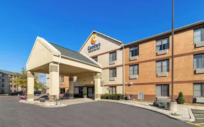 Photo 2 - Comfort Inn & Suites near Tinley Park Amphitheater