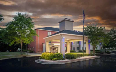 Photo 2 - Holiday Inn Express Clayton (Se Raleigh) by IHG