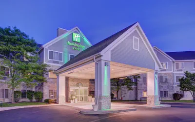 Photo 2 - Holiday Inn Hotel & Suites-Milwaukee Airport by IHG