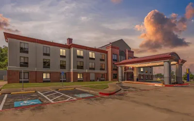 Photo 2 - Comfort Inn & Suites Tyler North