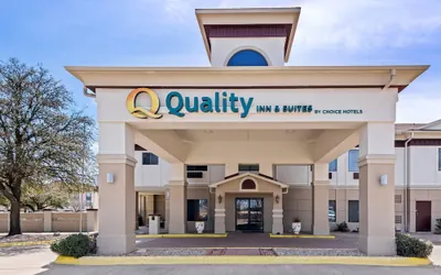 Photo 2 - Quality Inn & Suites - Granbury