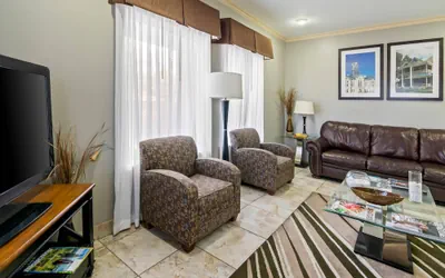 Photo 4 - Quality Inn & Suites - Granbury