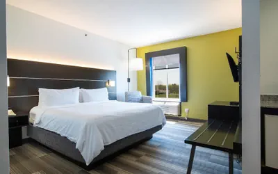 Photo 4 - Holiday Inn Express Hotel & Suites Bedford by IHG