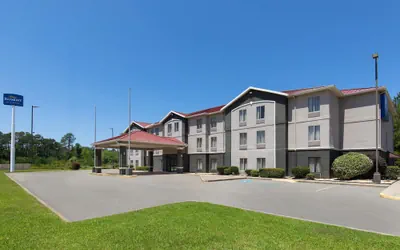 Photo 2 - Baymont by Wyndham Moss Point/Pascagoula