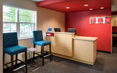 Photo 2 - Sonesta Simply Suites Seattle Renton