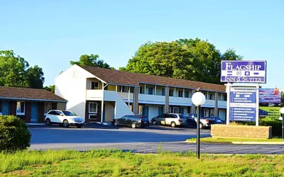 Photo 2 - Flagship Inn And Suites