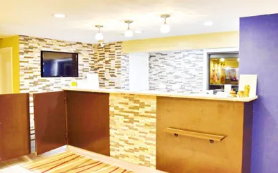 Photo 3 - Flagship Inn And Suites