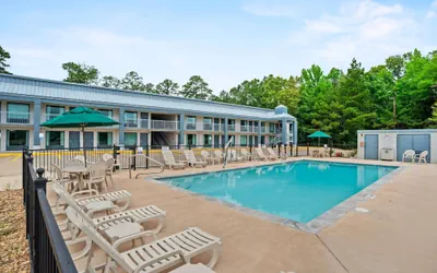 Photo 2 - Quality Inn Louisville MS