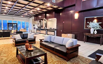 Photo 5 - Ramada by Wyndham Tukwila Southcenter