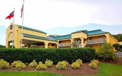 Photo 2 - Welcome Inn