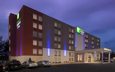 Photo 2 - Holiday Inn Express & Suites College Park-University Area by IHG